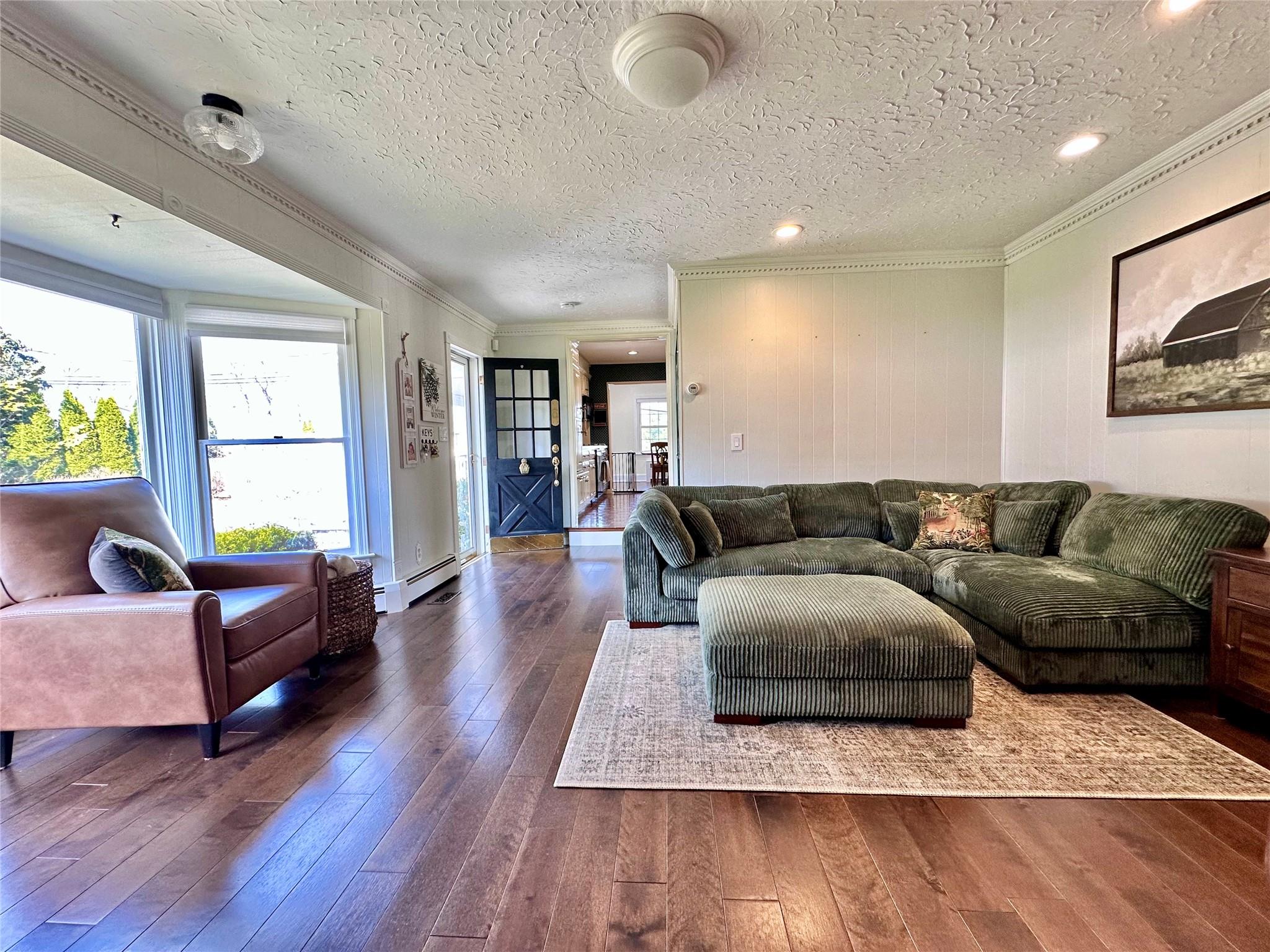 422 Boulder Street, Ronkonkoma, New York image 3