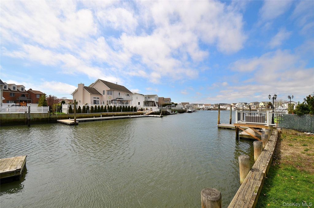 Photo of 2586 Riverside Drive, Wantagh, NY 11793 (MLS # 986717)