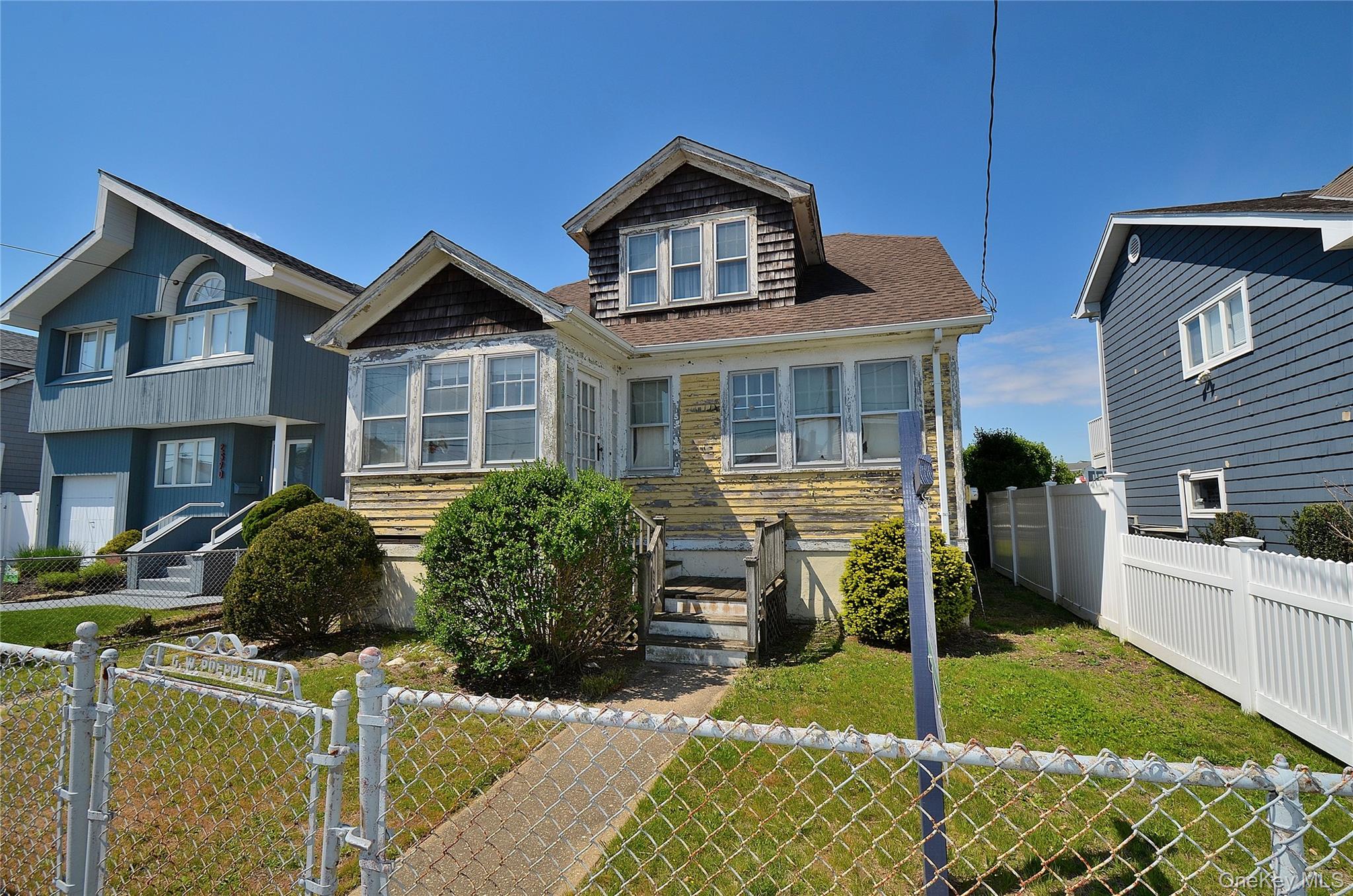 2586 Riverside Drive