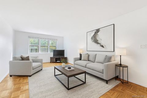 Photo of 1 Balint Drive #370, Yonkers, NY 10710 (MLS # 917429)