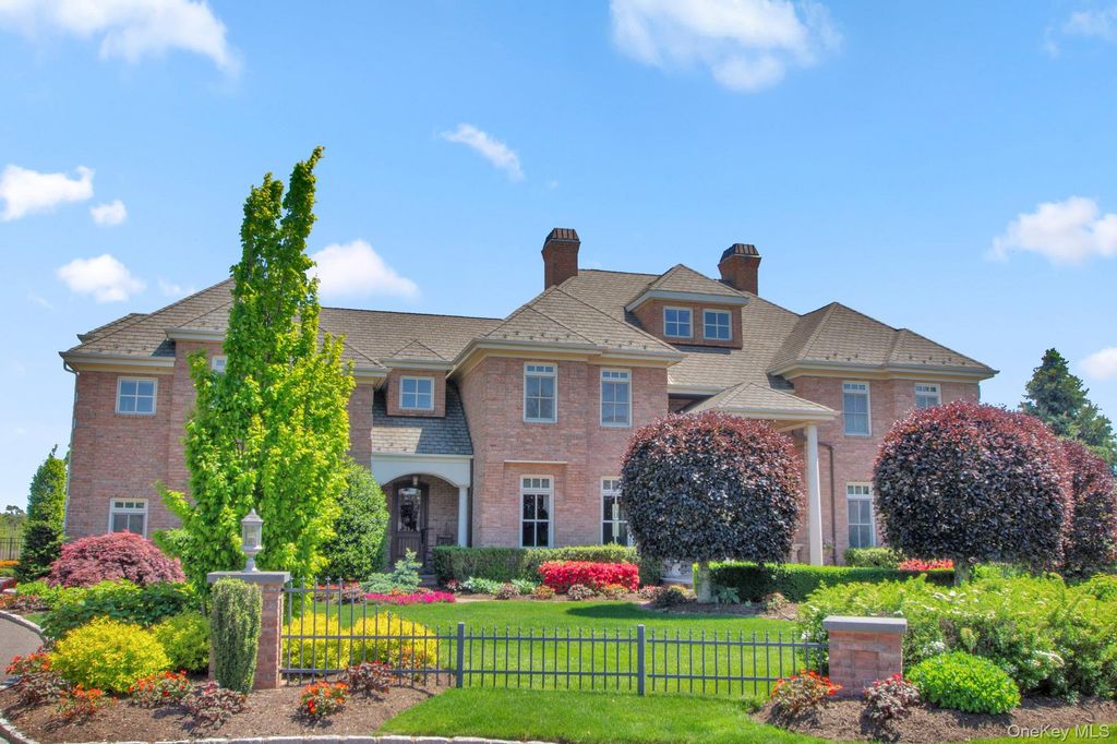 Photo of 27 True Harbour Way, West Islip, NY 11795 (MLS # 999809)