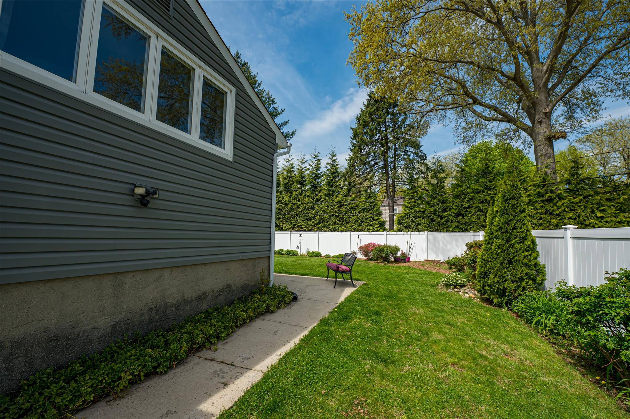 11 New Dorp Place, Melville, New York image 24