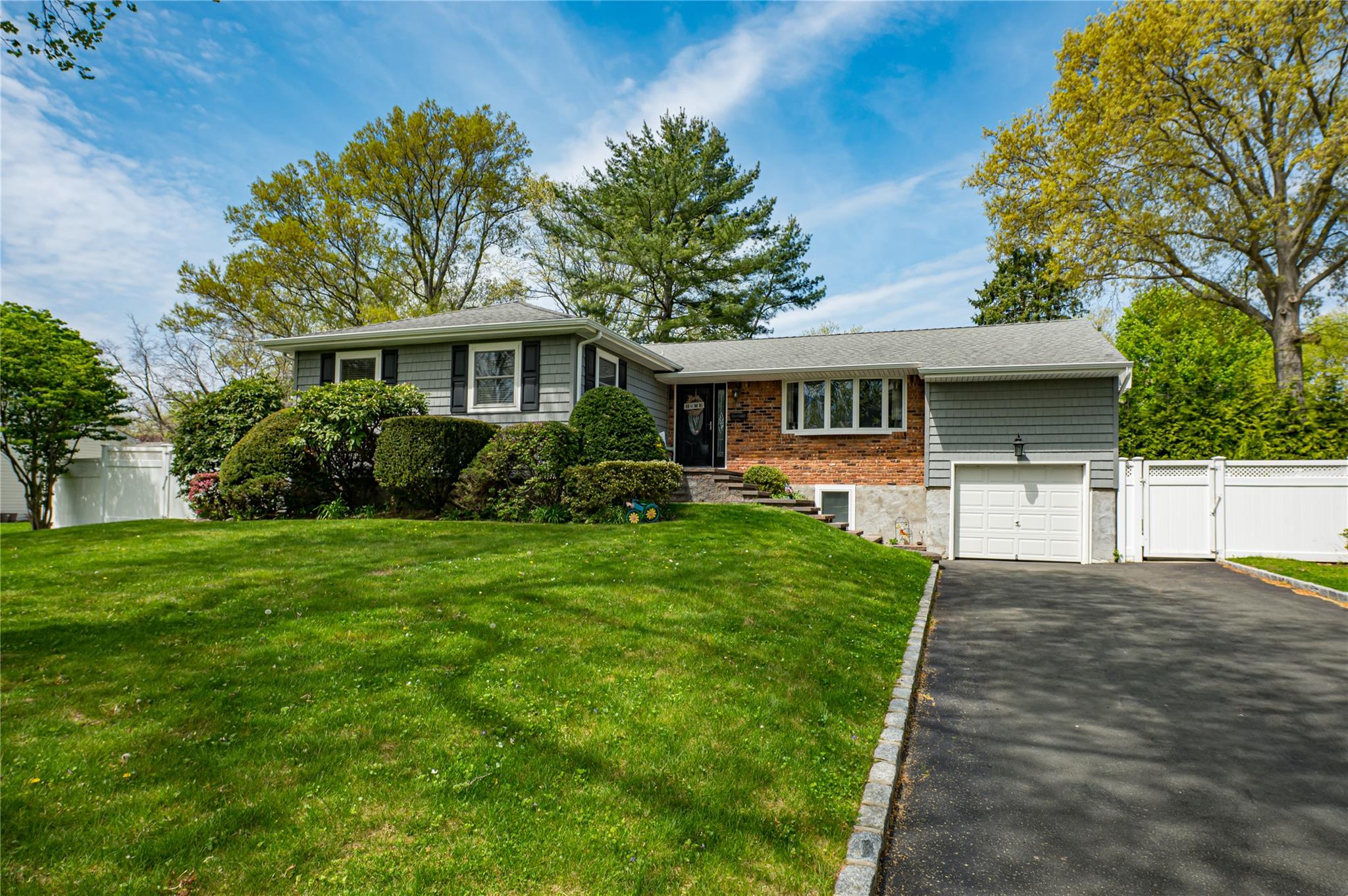 11 New Dorp Place, Melville, New York image 2
