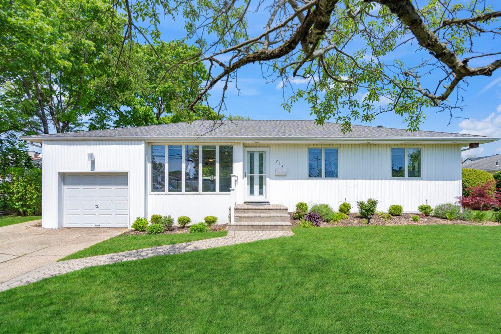 214 Central Park Road, Plainview, New York image 1