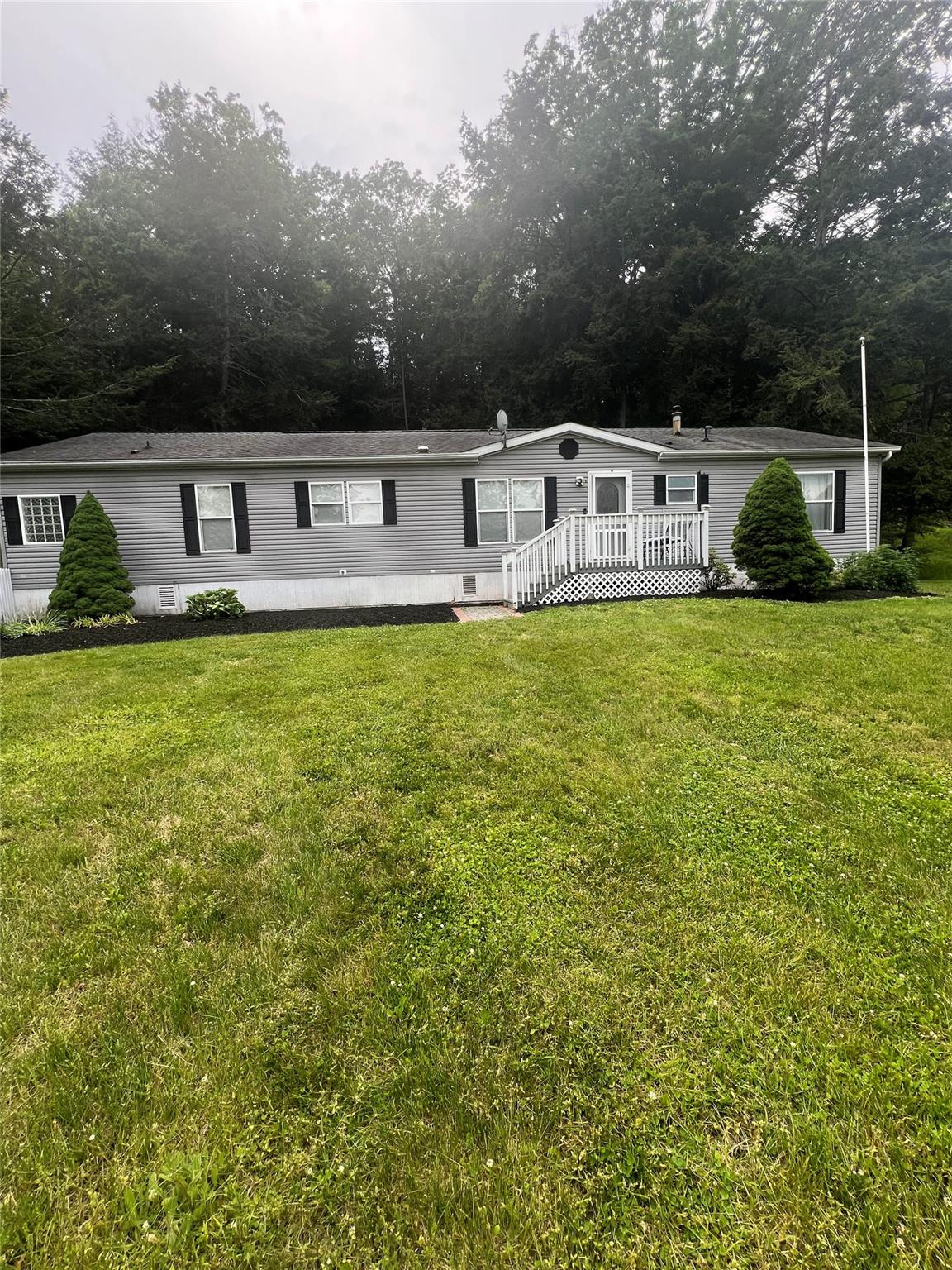 Route 22, Dover Plains, New York - 2 Bedrooms  
2 Bathrooms  
6 Rooms - 