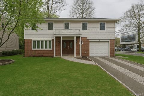 Homes For Sale - 2 Pickwood Lane<br/> Great Neck, NY 11024