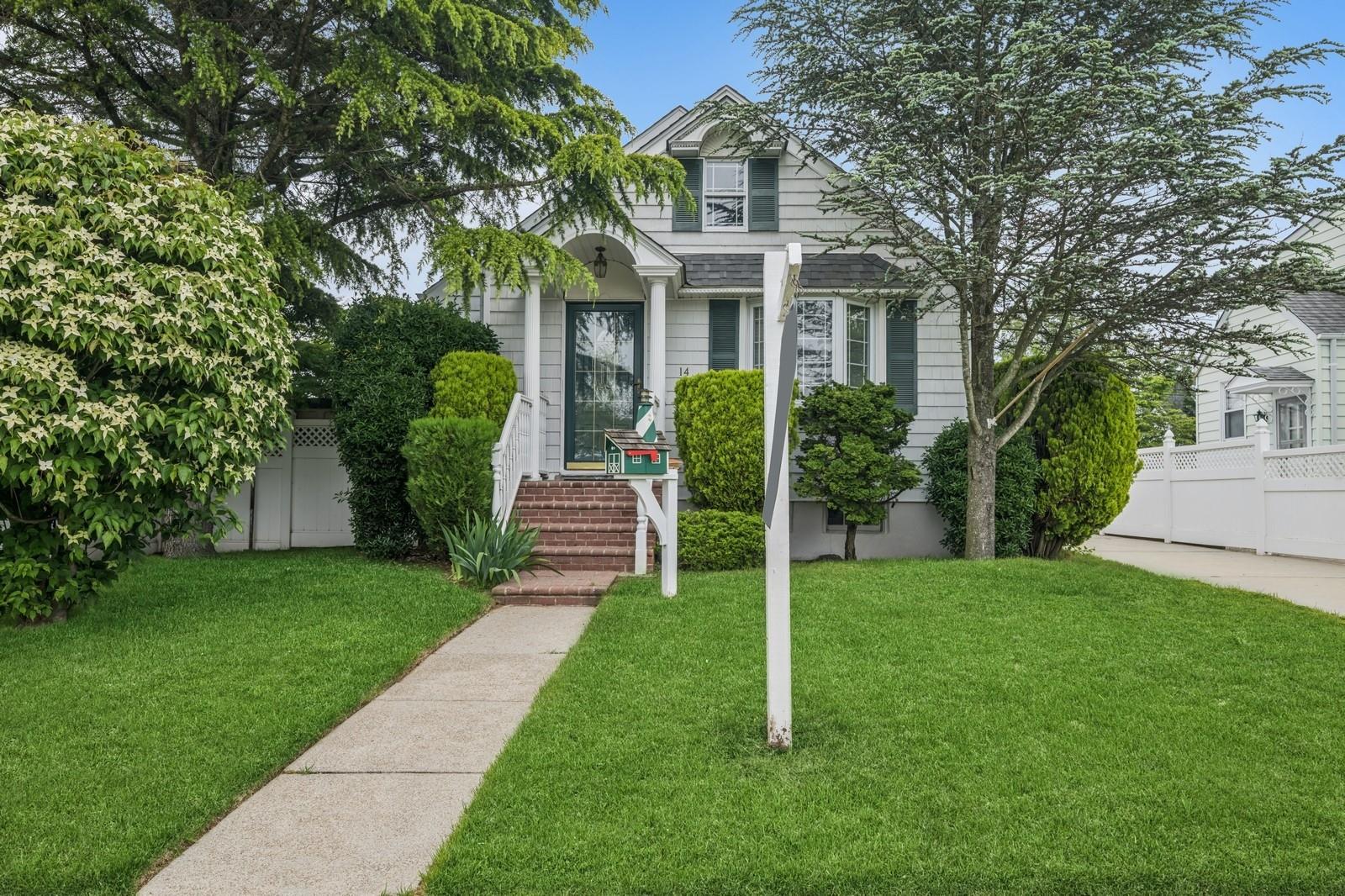 14 Harwich Road, East Rockaway, New York image 1