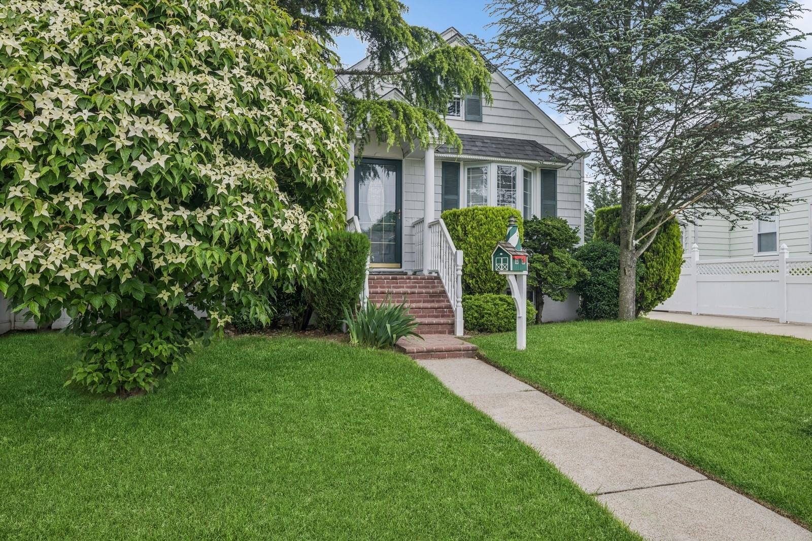 14 Harwich Road, East Rockaway, New York image 2
