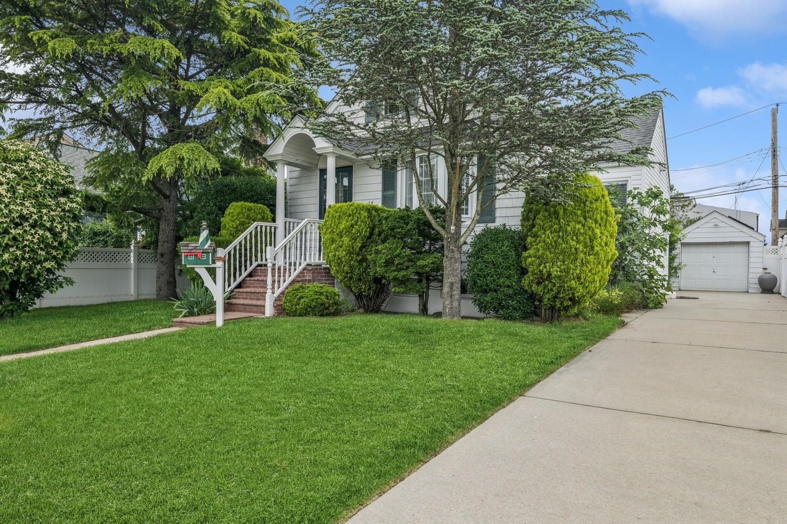 14 Harwich Road, East Rockaway, New York image 3