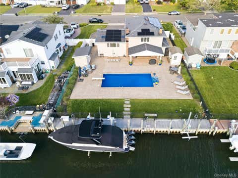 Homes For Sale - 106 Anchorage Drive<br/> Suffolk County, West Islip, NY 11795