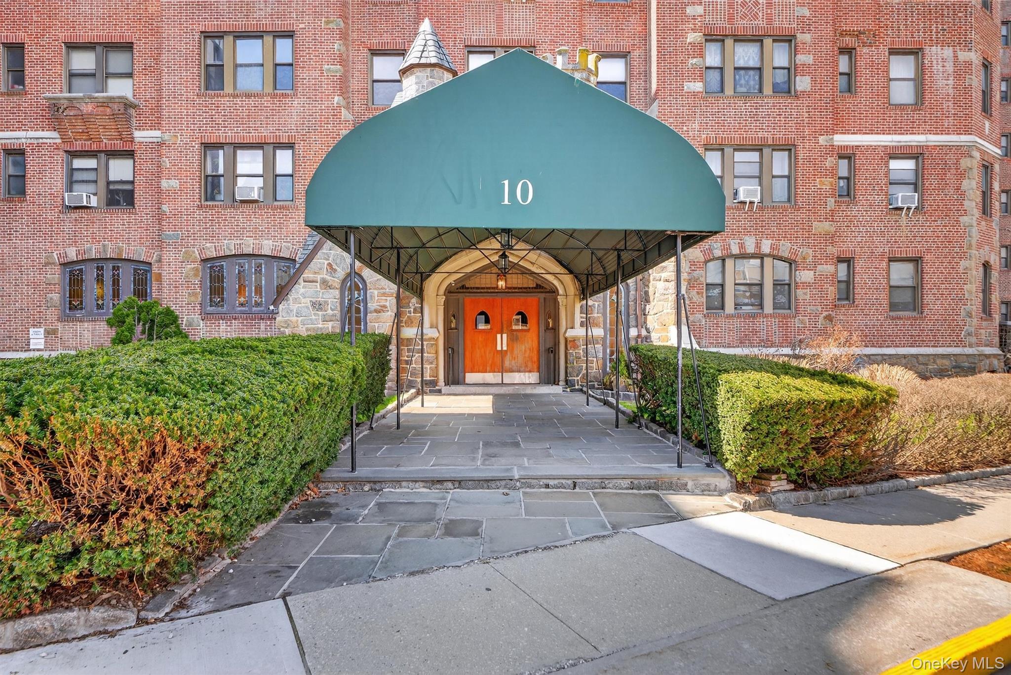 10 Nosband Avenue 1L