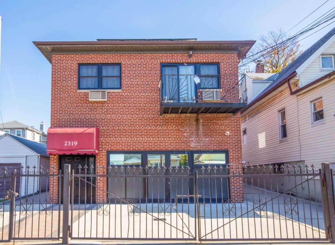 92 Street, East Elmhurst, Queens, NY - 5 Bedrooms  
3 Bathrooms - 