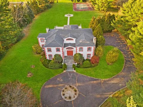 11 Quail Run Old Westbury NY 11568