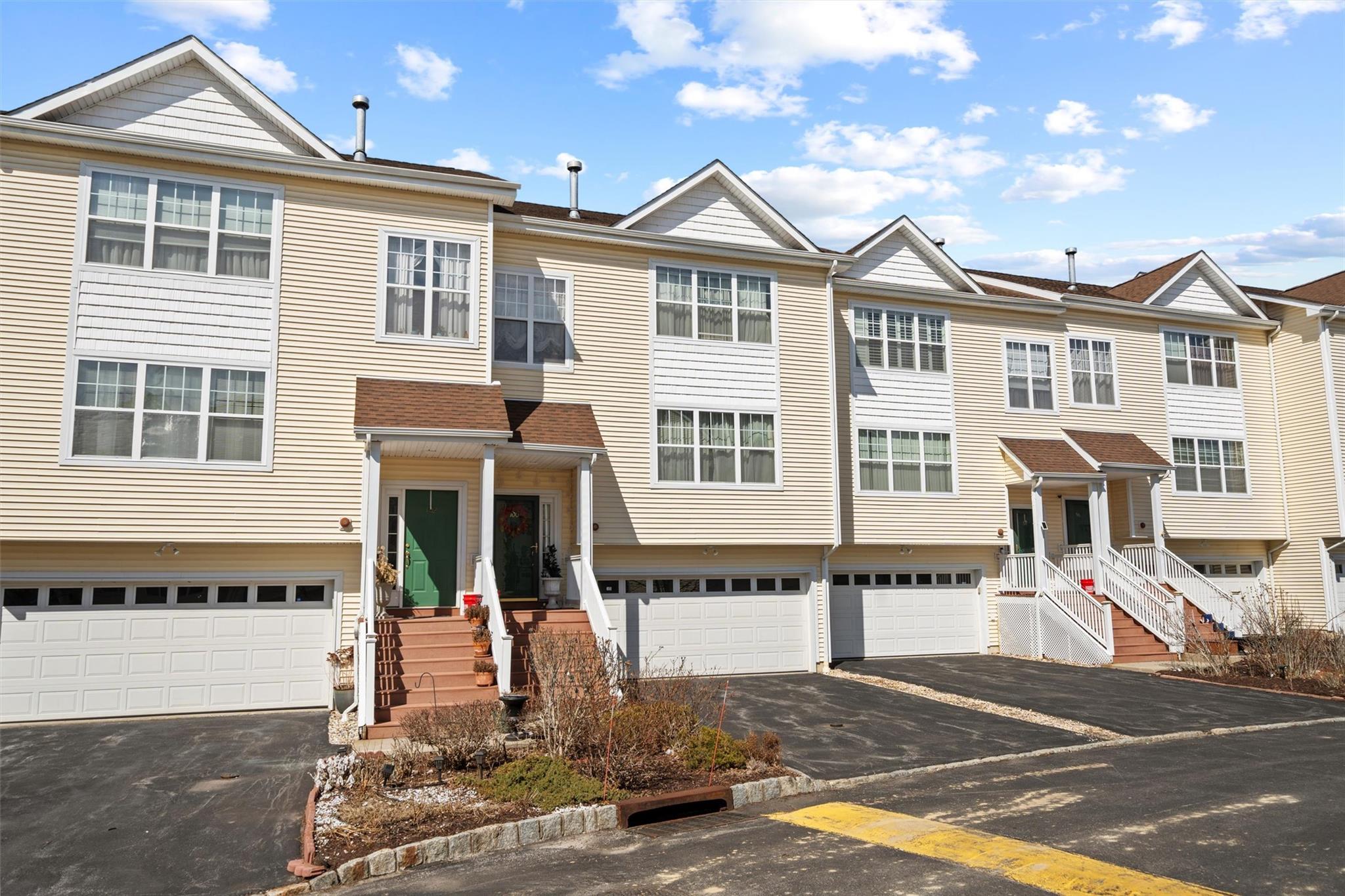 100 Woodlake Drive, Middletown, New York image 2