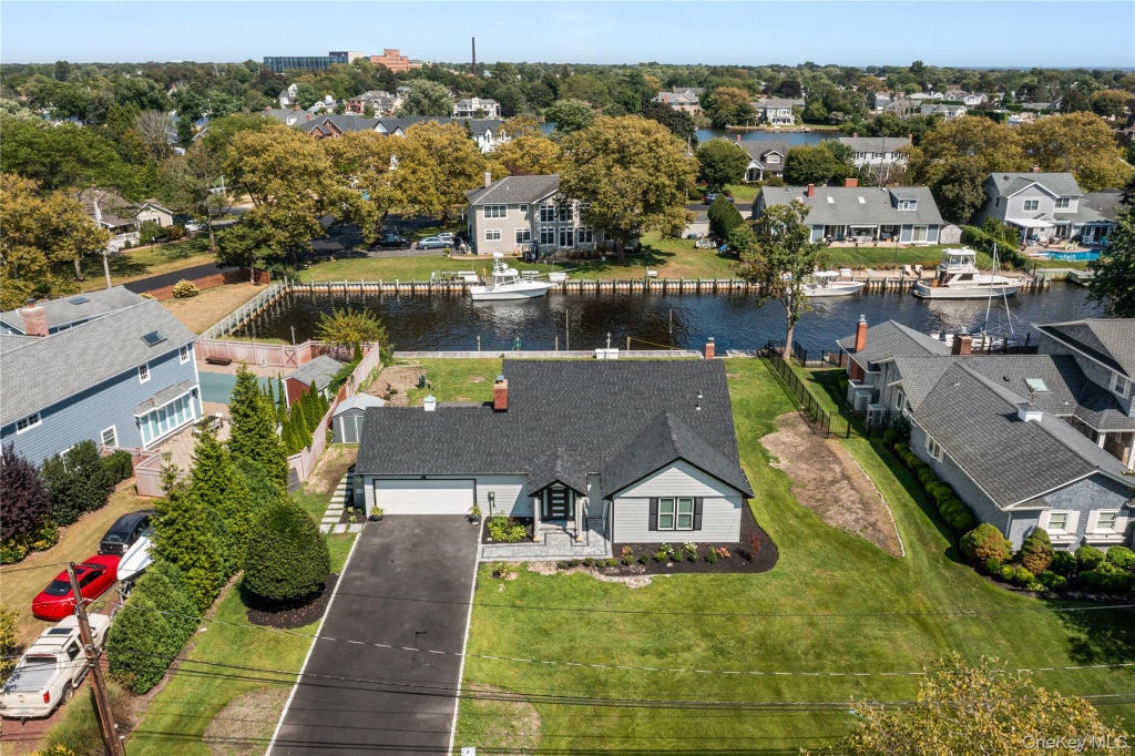 Photo of 173 Tahlulah Lane, West Islip, NY 11795 (MLS # 1067025)