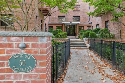 Photo of 50 White Oak street St #1E, New Rochelle, NY 10801 (MLS # 931008)