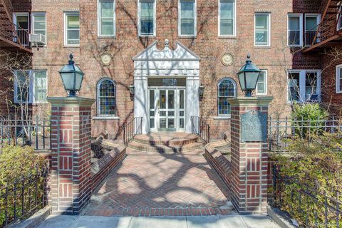 Photo of 72-17 34th Avenue #1S, Jackson Heights, NY 11372 (MLS # 981962)