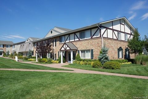31 Briarlane Walk 31 Holbrook NY 11741