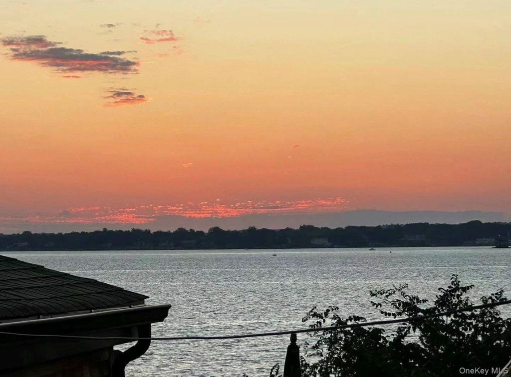 Photo of 57 Pennyfield Camp, Bronx, NY 10465 (MLS # 983439)