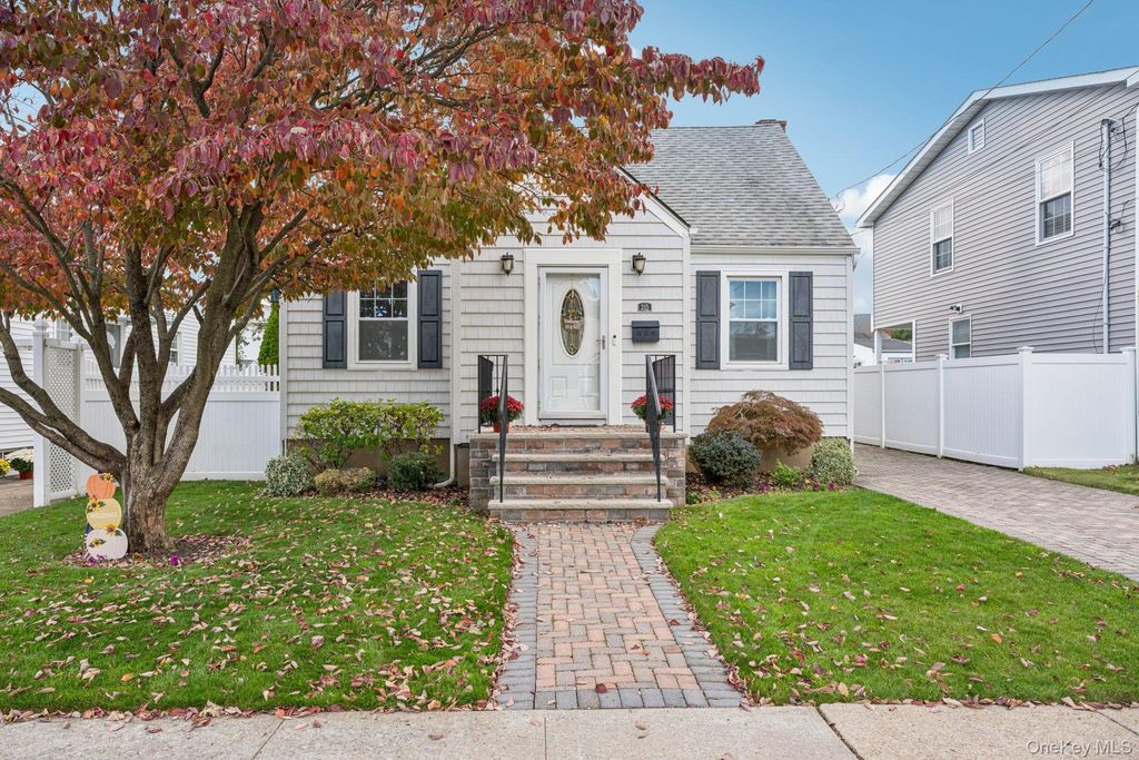 Photo of 215 Harrison Avenue, Franklin Square, NY 11010 (MLS # 928403)