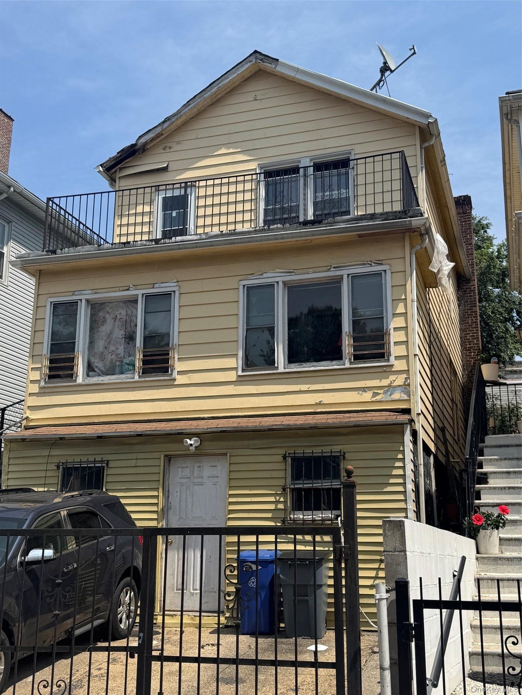 Photo of 1914 Hennessy Place, Bronx, NY 10453 (MLS # 1047004)