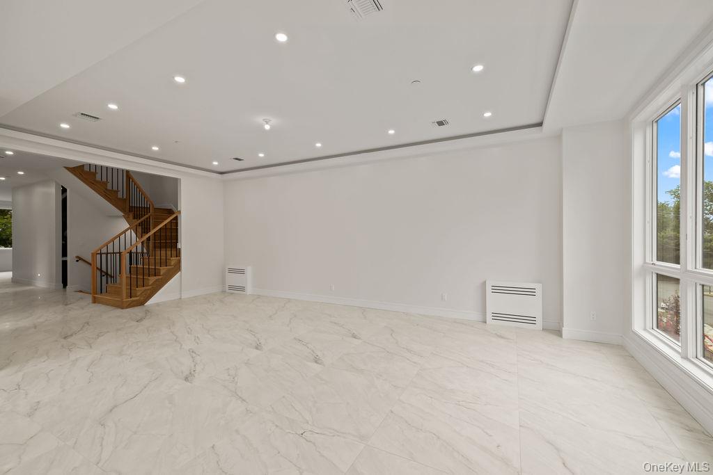 11 Lincoln Street 201