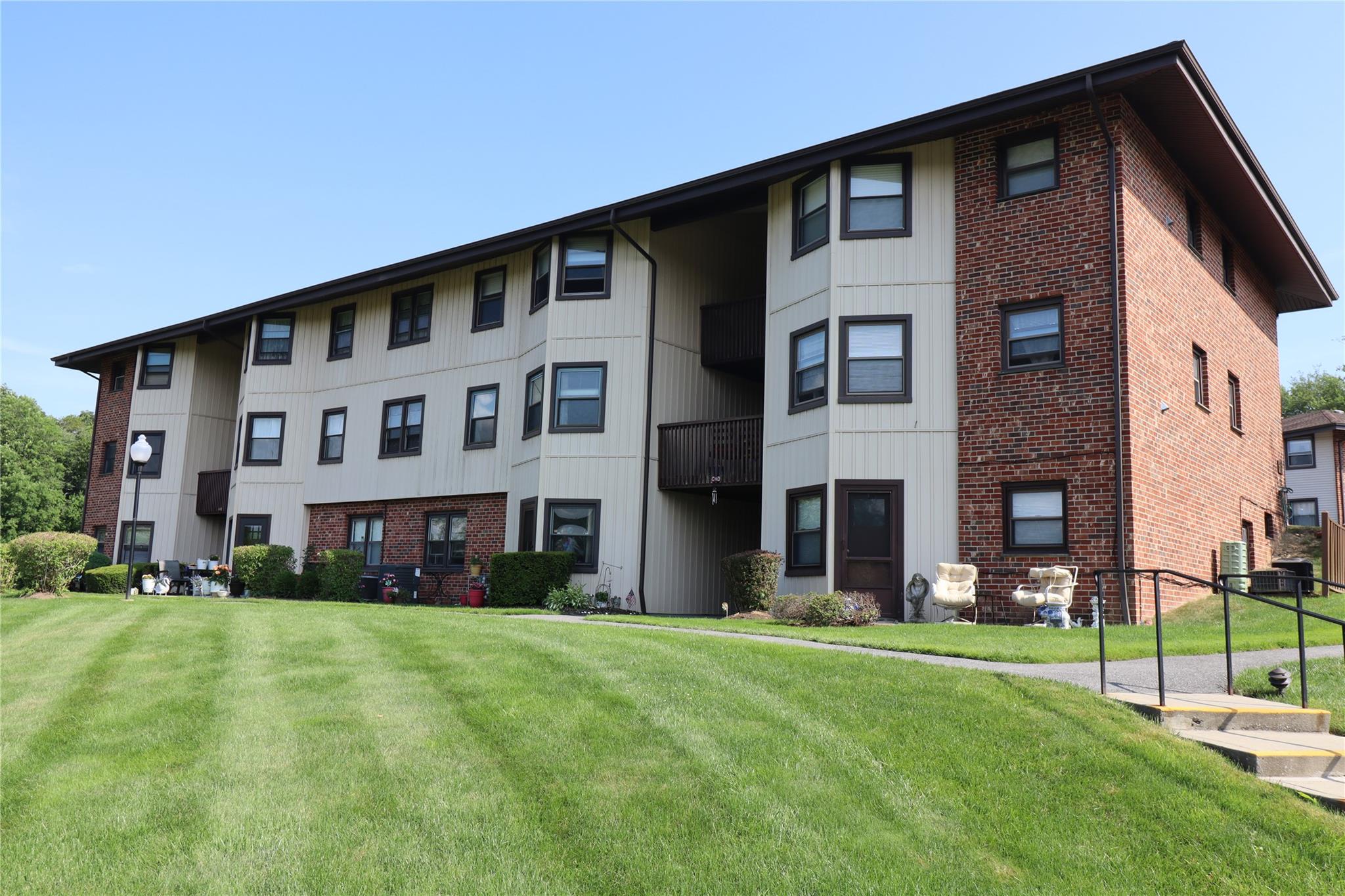 18 Hastings Court E