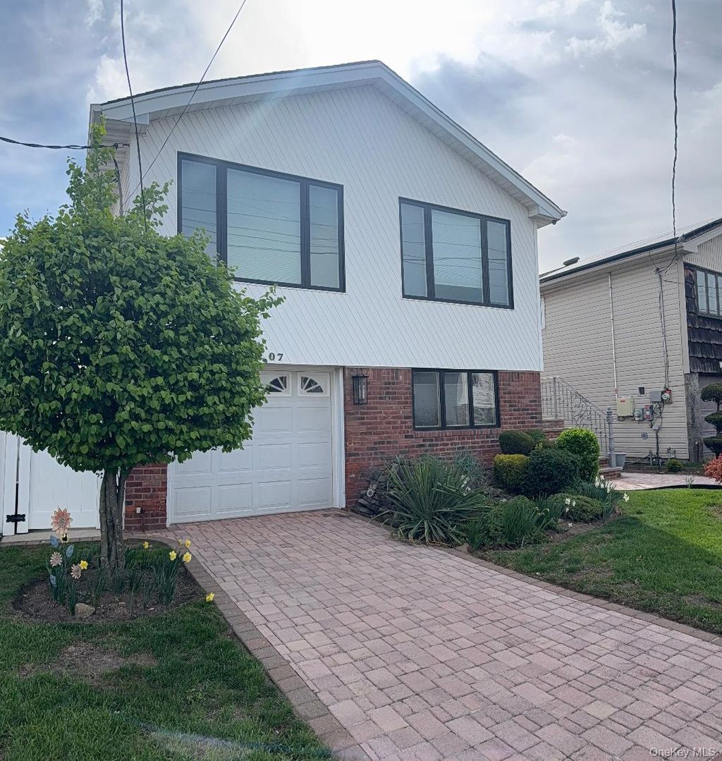 Photo of 16207 85th Street, Howard Beach, NY 11414 (MLS # 987794)