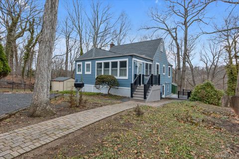 Photo of 11 Doris Court, Northport, NY 11768 (MLS # 971214)