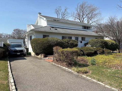 Homes For Sale - 450 Chestnut Lane<br/> East Meadow, NY 11554