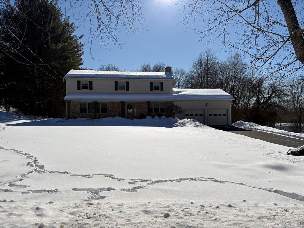 Photo of 20 Hillview Drive, Poughkeepsie, NY 12603 (MLS # 964044)