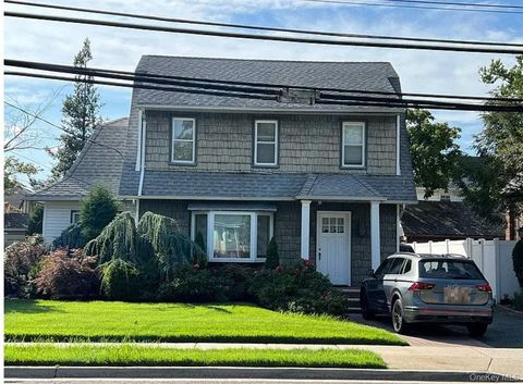 Photo of 86 Fletcher Avenue, Valley Stream, NY 11580 (MLS # 933038)