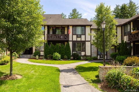 Photo of 8 Foxwood Drive #8, Pleasantville, NY 10570 (MLS # 1049438)