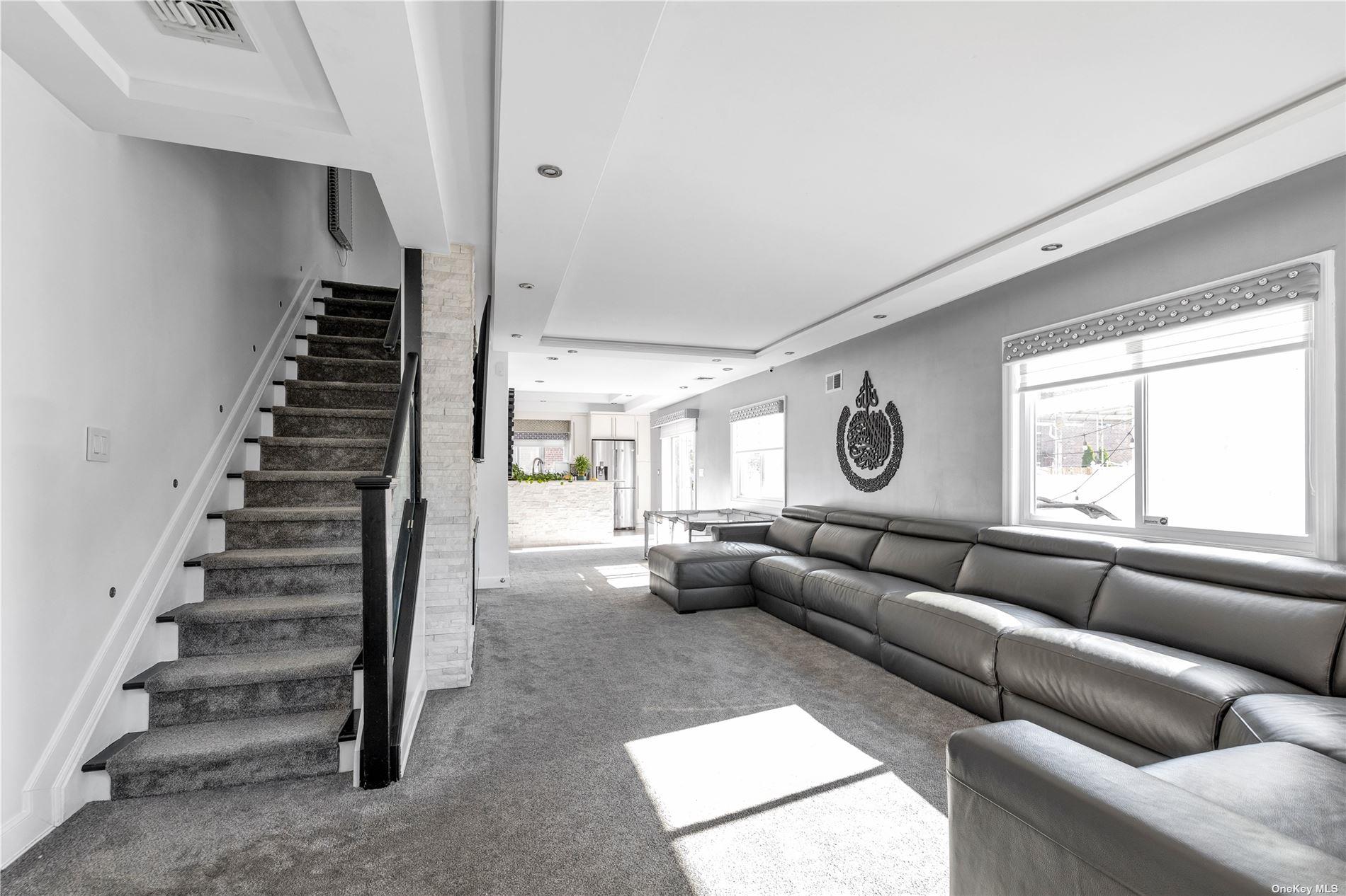 72-05 164th Street, Fresh Meadows, New York image 2