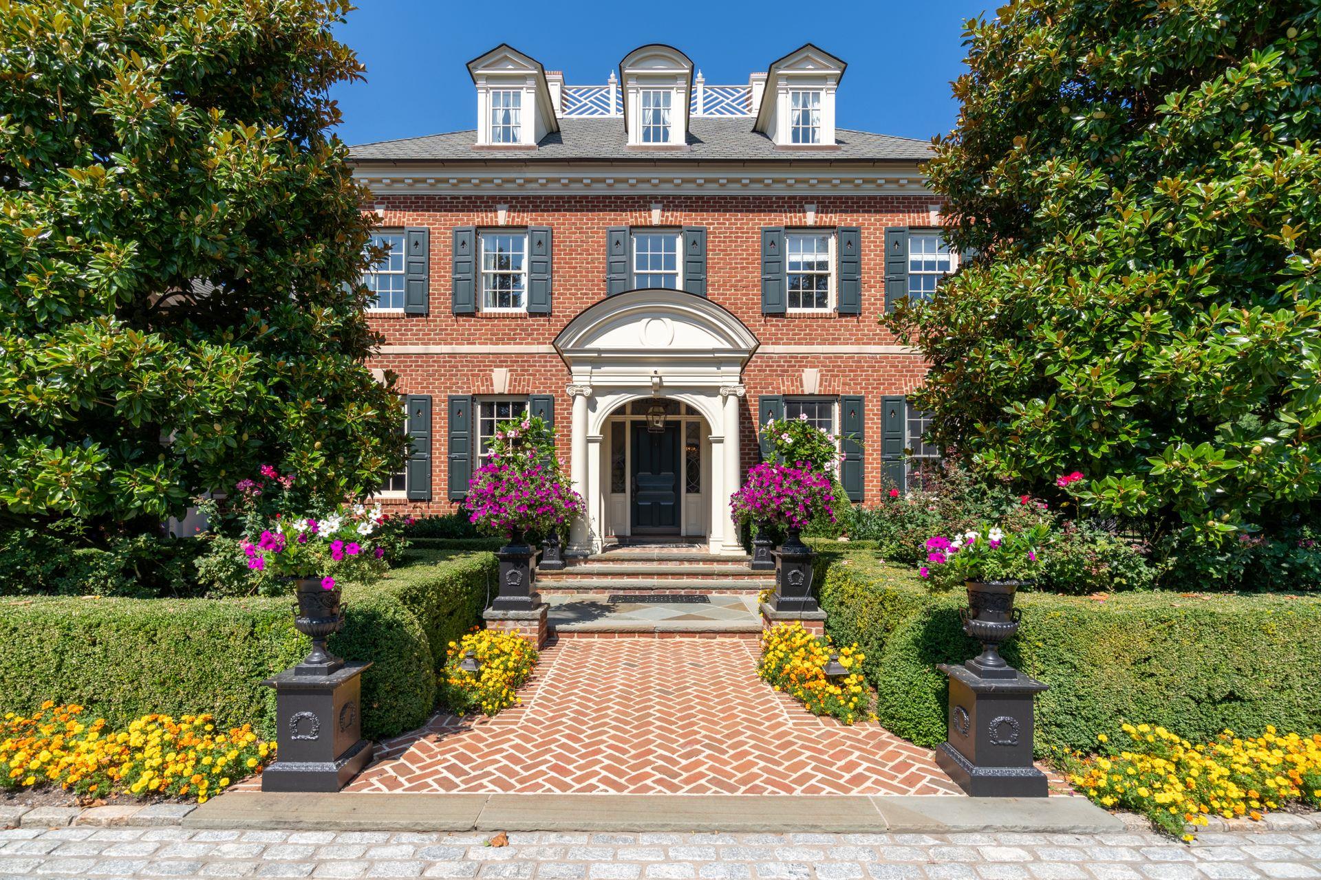 Fox Meadow Lane, Lloyd Harbor, Hamptons, NY - 4 Bedrooms  
6.5 Bathrooms - 