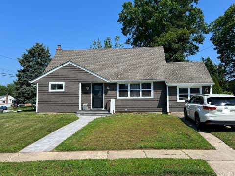 Homes For Rent - 7 Mindy Lane<br/> Westbury, NY 11590
