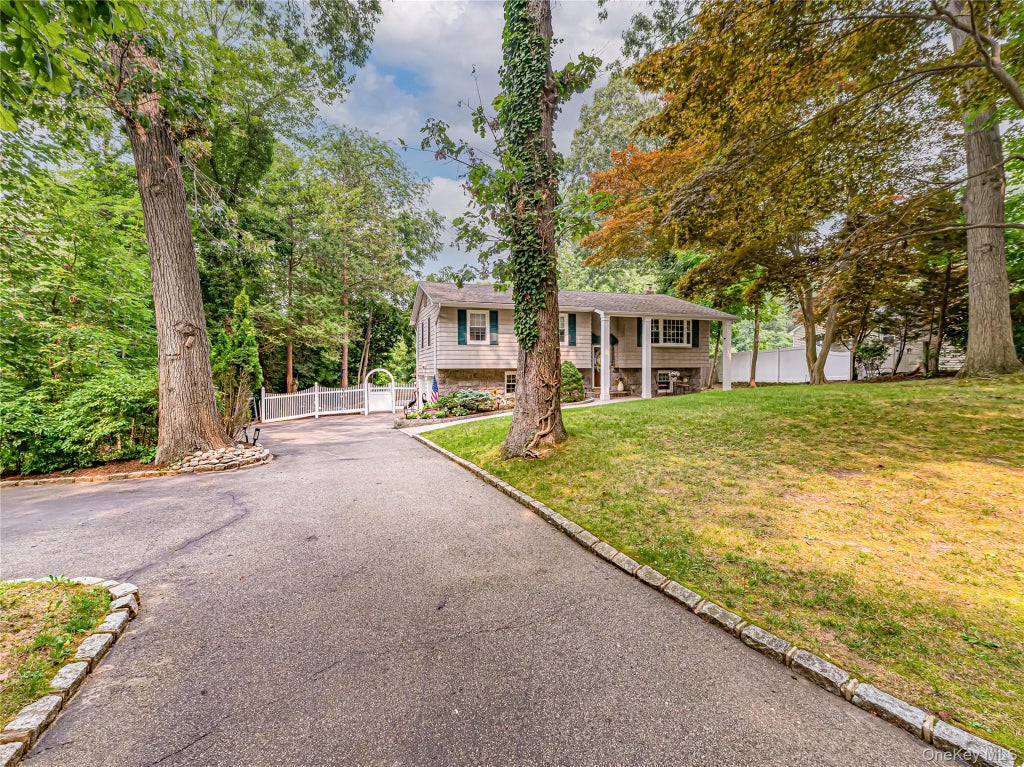 Photo of 41 Oak Street, Smithtown, NY 11787 (MLS # 1028706)