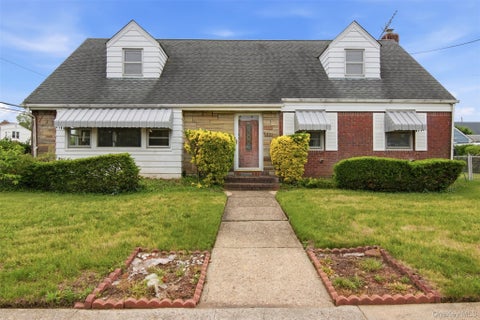 Homes For Sale - 1001 N 4th Street<br/> New Hyde Park, NY 11040
