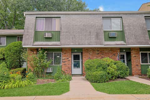 Condo For Rent - 121 Coachlight Square<br/> Montrose, NY 10548
