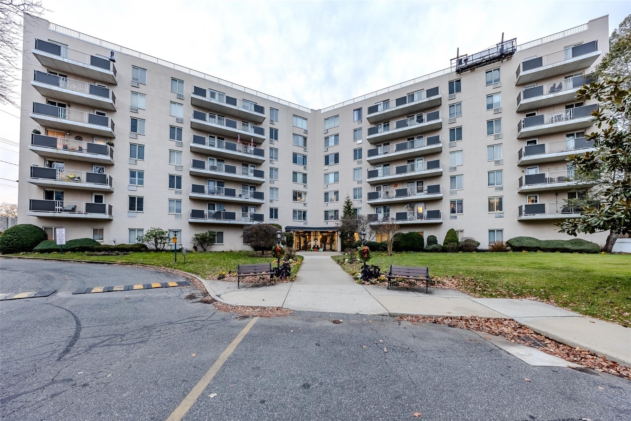 135 Post Avenue #6U, Westbury, New York image 1