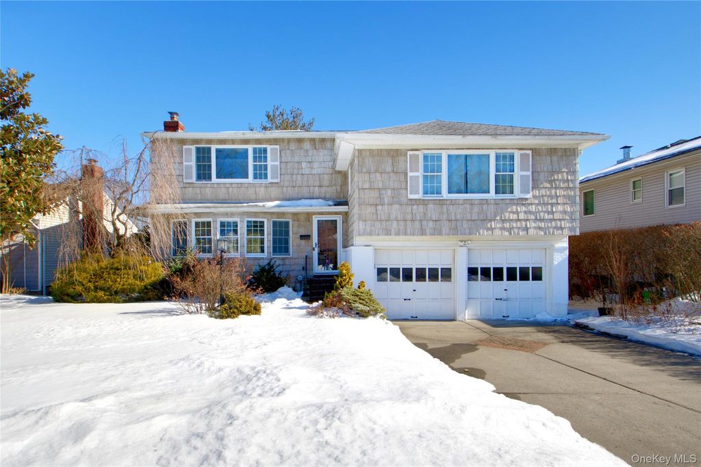 Photo of 107 Hayes Street, Garden City, NY 11530 (MLS # 962578)