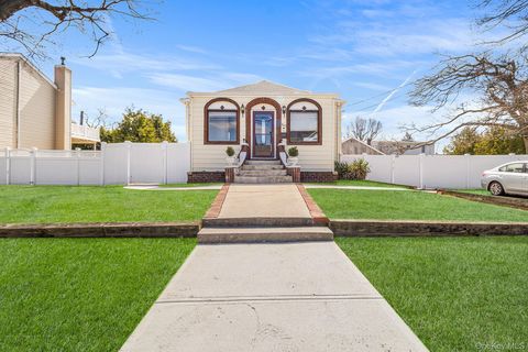 1517 10th Street West Babylon NY 11704