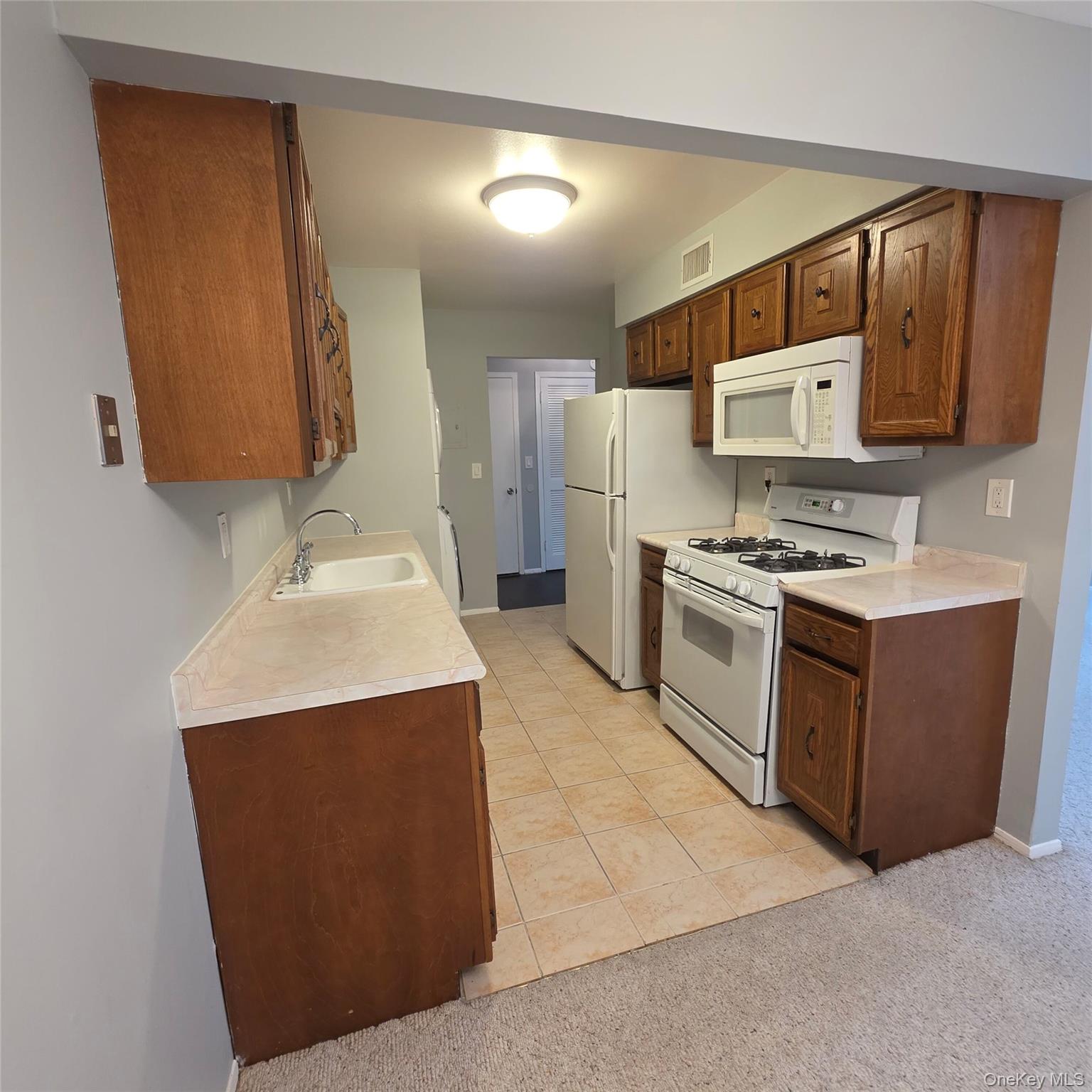 80 New Holland Village
