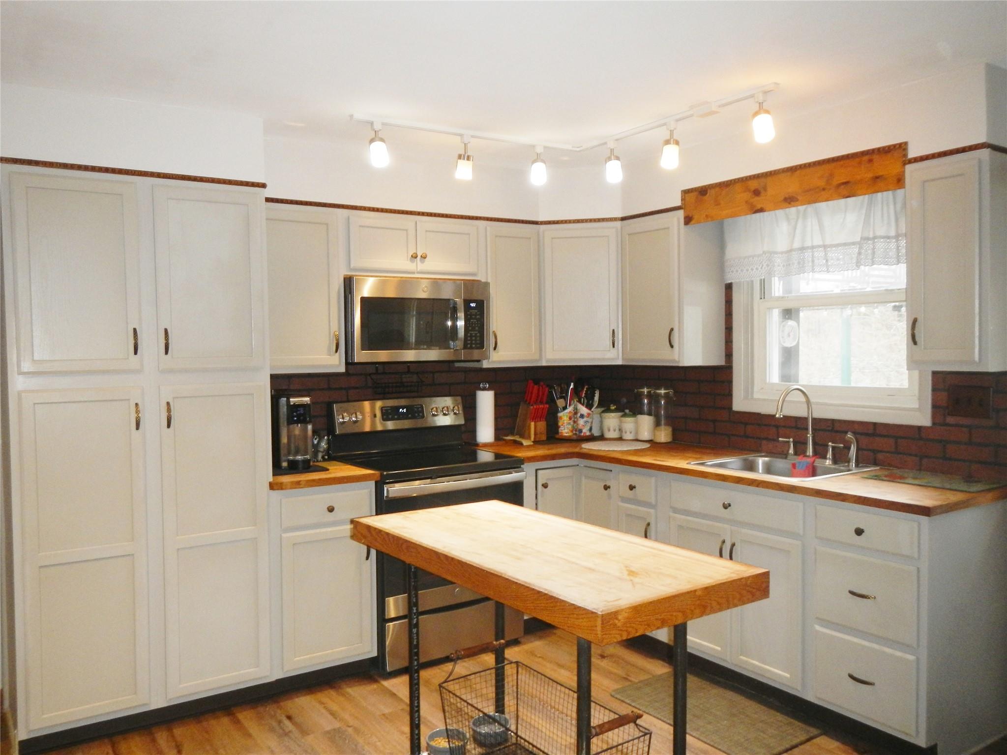 454 Coldenham Road, Walden, New York image 2