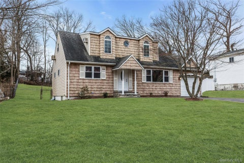 Homes For Sale - 46 Falcon Drive<br/> Hauppauge, NY 11788