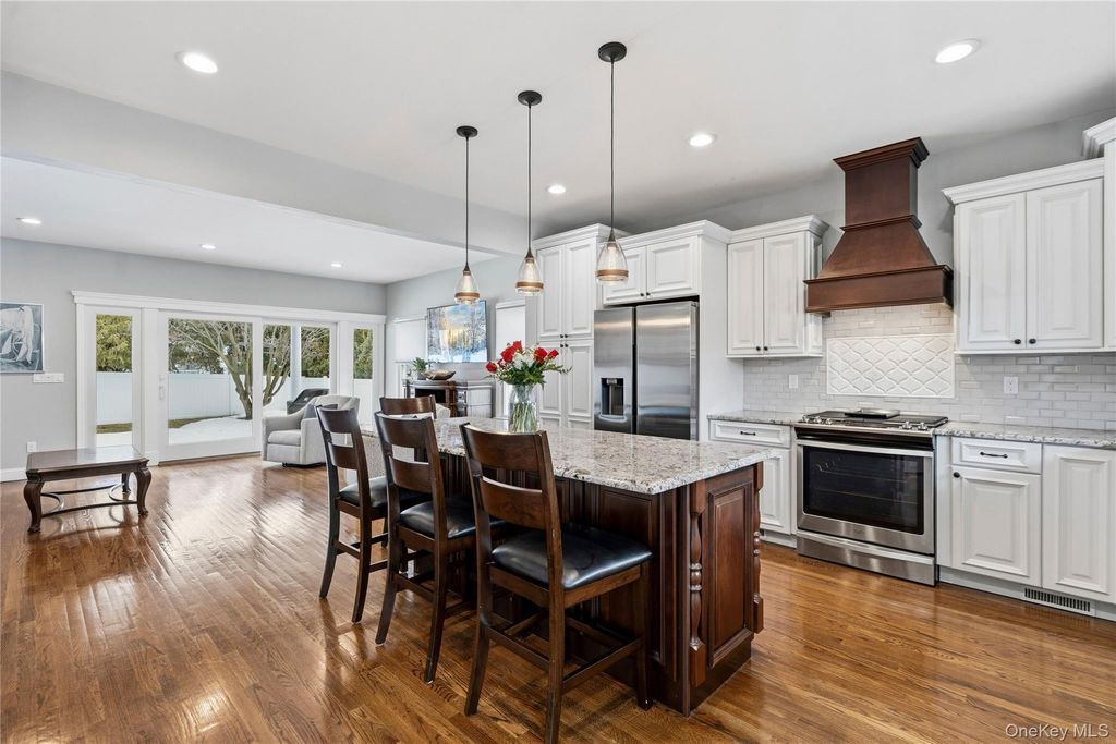 Photo of 75 Syosset Circle, Syosset, NY 11791 (MLS # 962408)