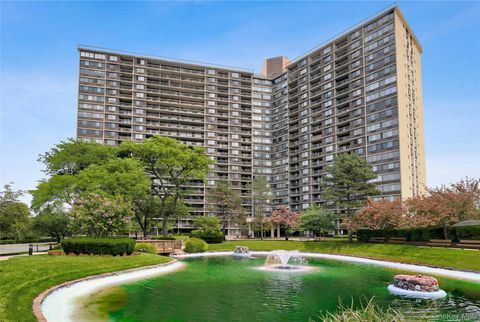 Condo For Sale - 2 Bay Club Drive #11A<br/> Queens County, Bayside, NY 11360