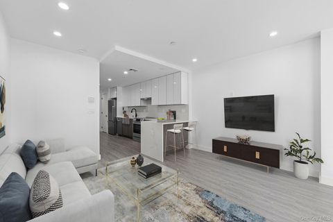 Photo of 46-40 Vernon Boulevard #3B, Long Island City, NY 11101 (MLS # 919189)