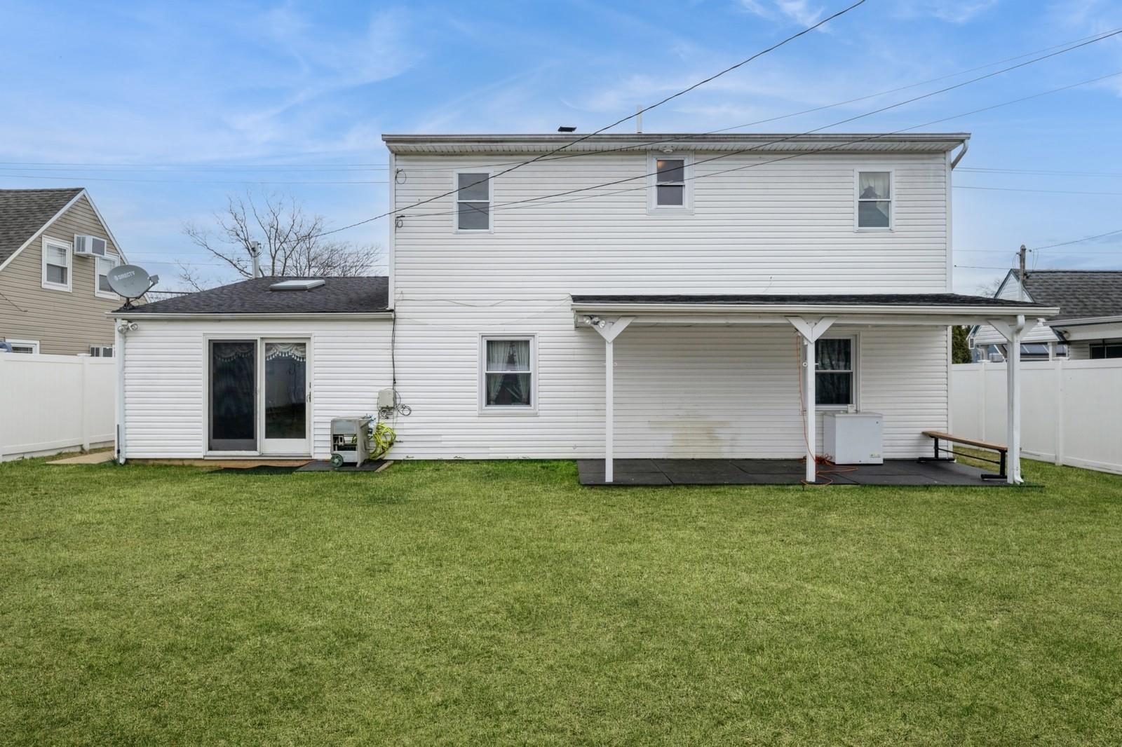 330 Gardiners Avenue, Levittown, New York image 18