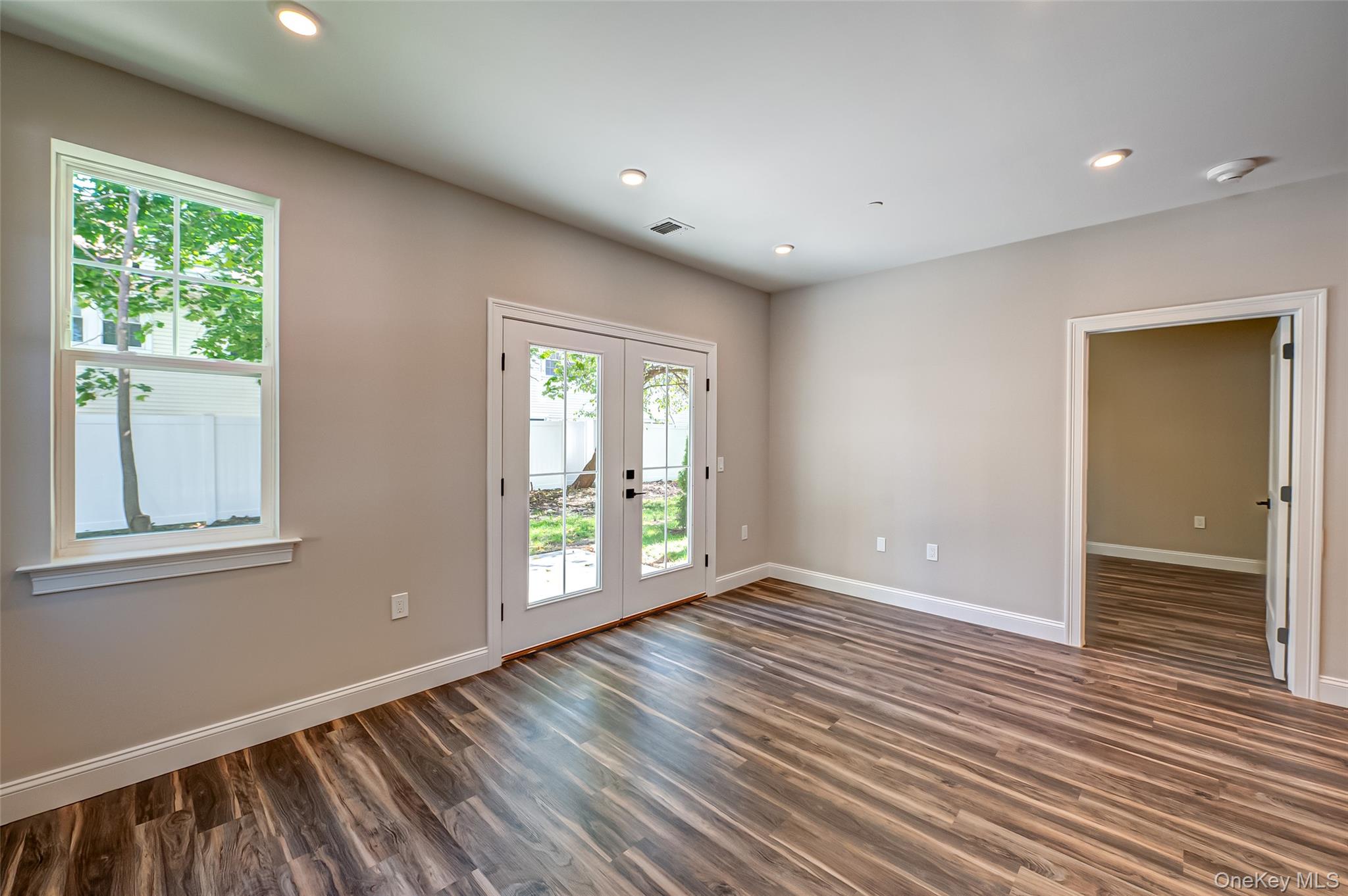 1 Conklin Street 102